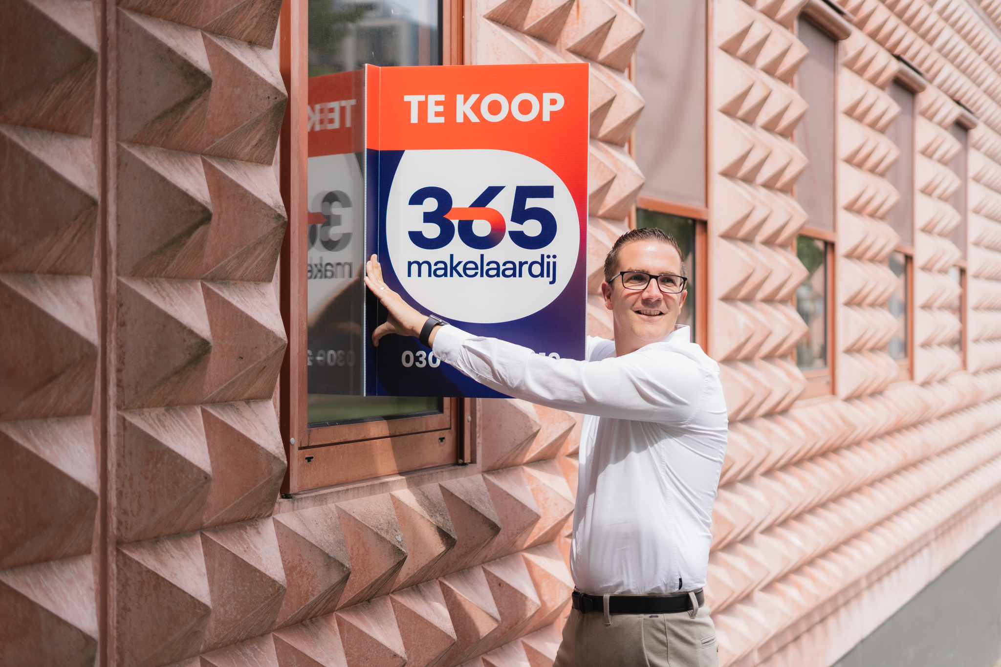 Te koop bord bij een woning