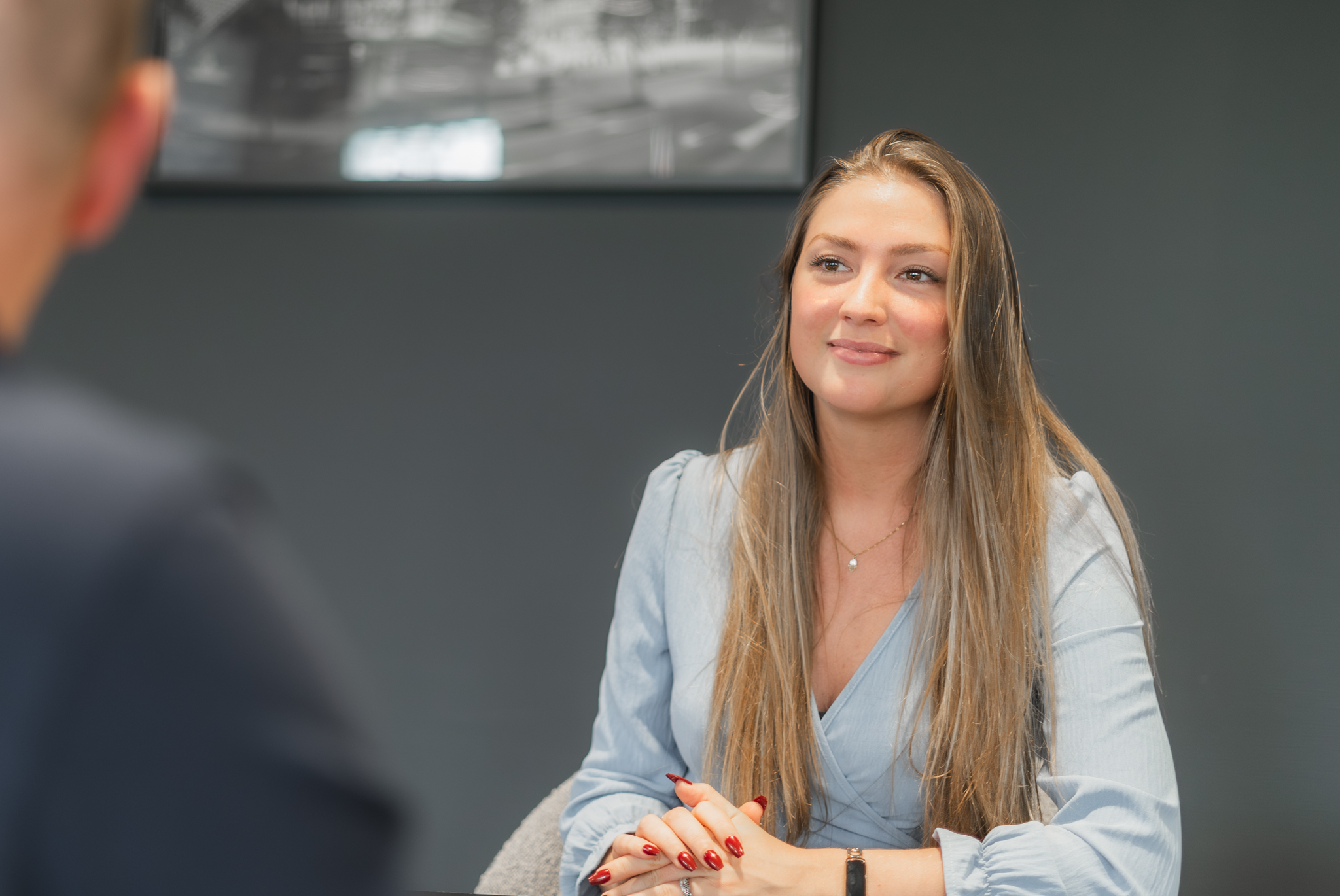 Vrouw aan tafel